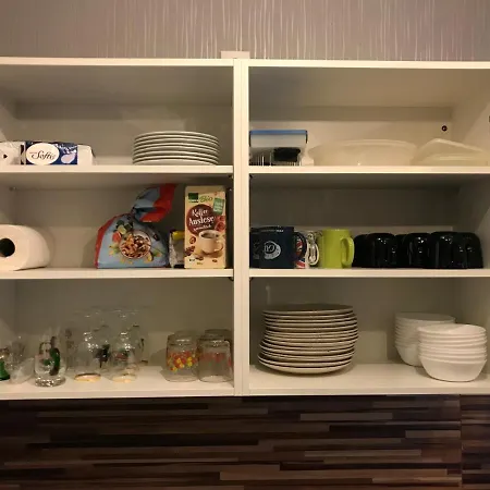 @ Ysenburgstrasse Apartman *